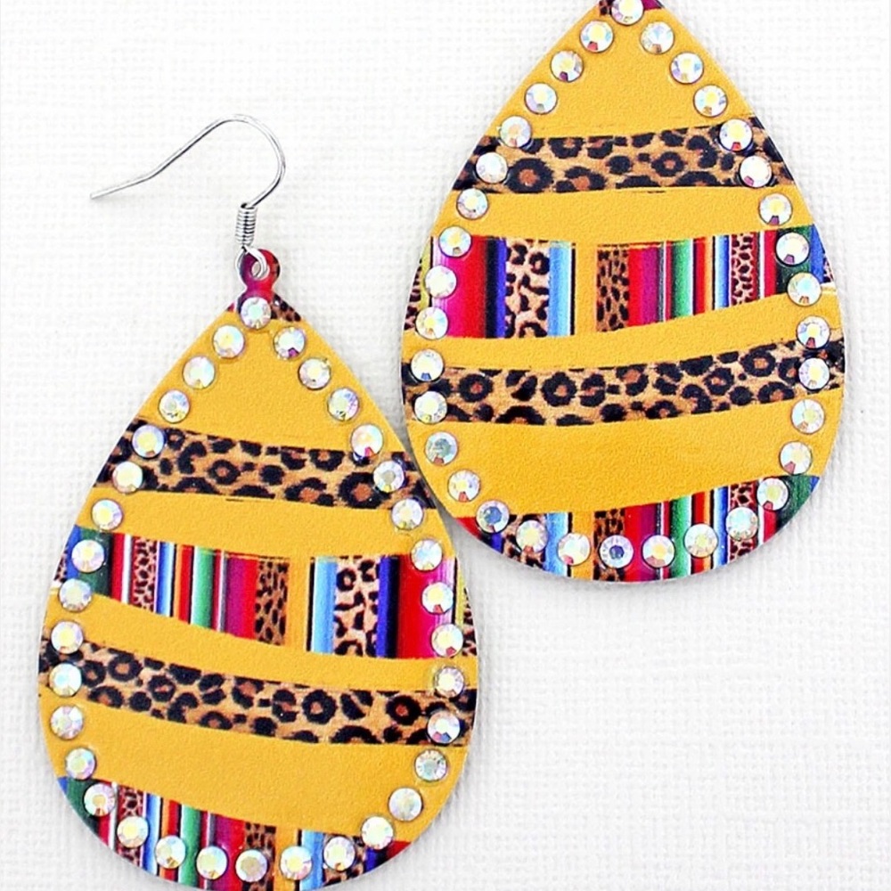 NWT SERAPE CAT CRYSTAL TEARDROP EARRINGS